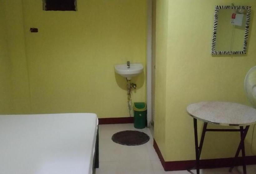 Номер Economy, Rms Travellers Inn   Hostel