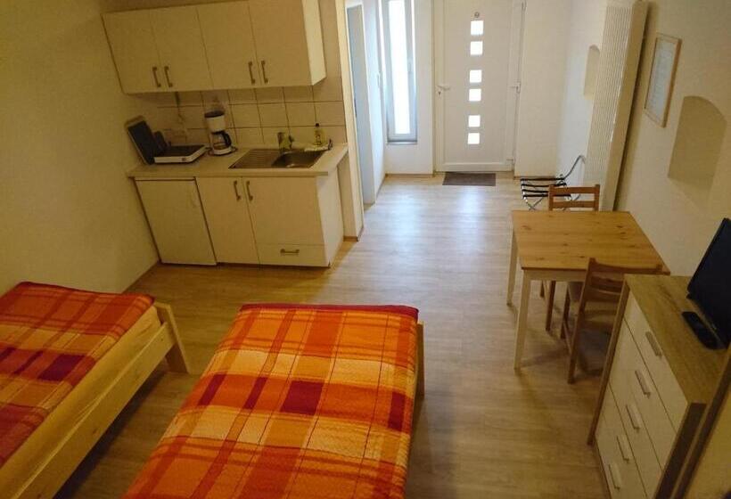 Номер Стандарт, Pension Zum Hirsch