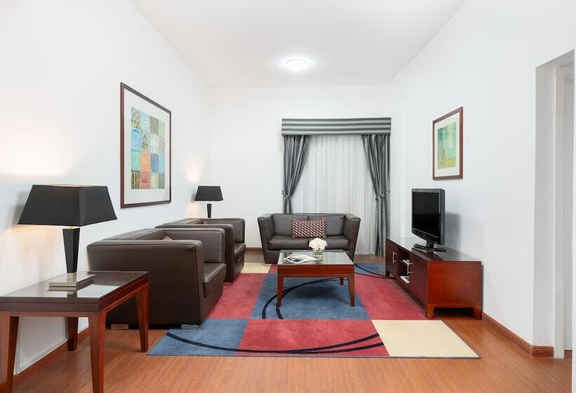 Люкс Клуб, Golden Sands Hotel & Residences