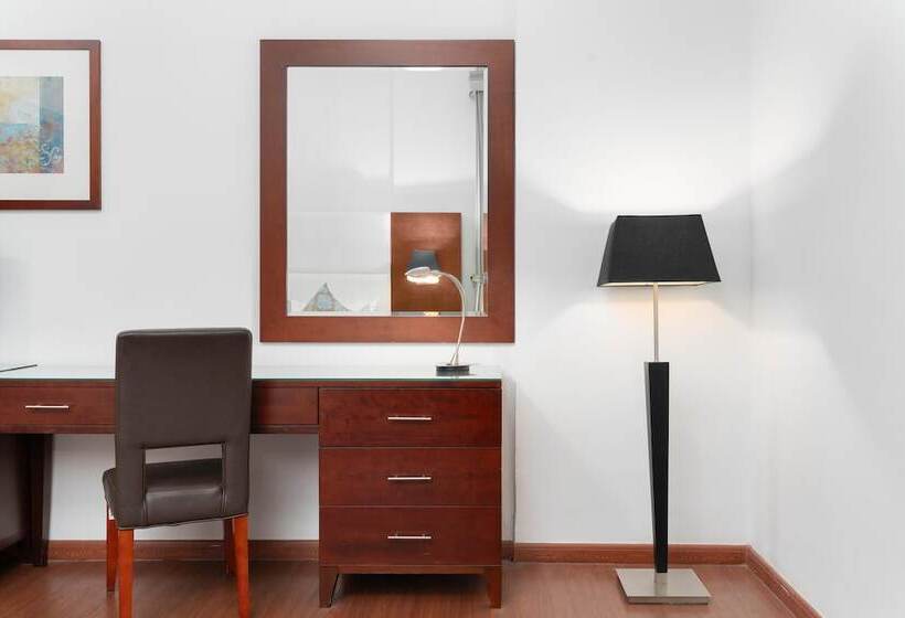Апартаменты 2 Спальни, Golden Sands Hotel & Residences