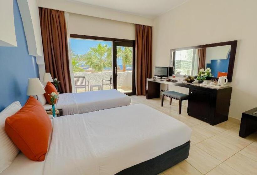 اتاق سوپریور با چشم‌انداز استخر, Sharm Club Beach Resort