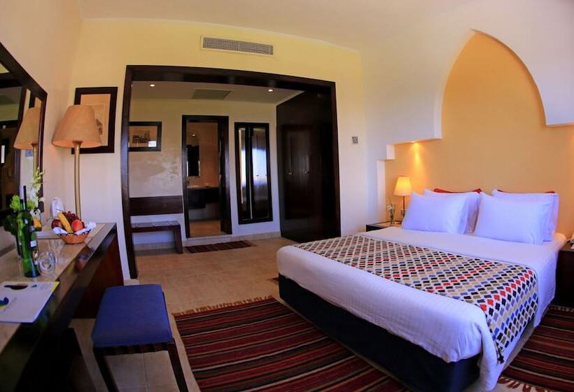 اتاق سوپریور با چشم‌انداز استخر, Sharm Club Beach Resort