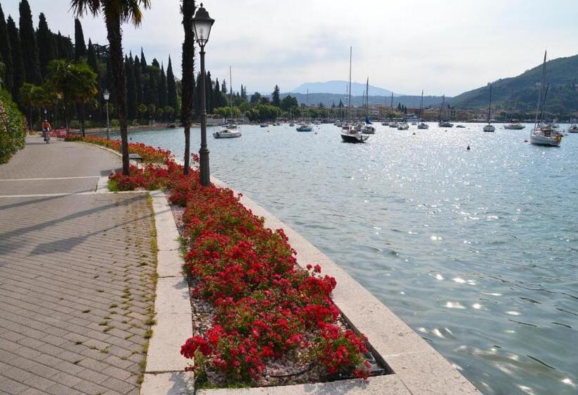 شقة غرفة واحدة, Garda Apartments In Euroresidence