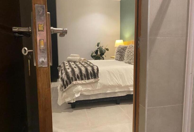 Студия Deluxe, La Benroy
