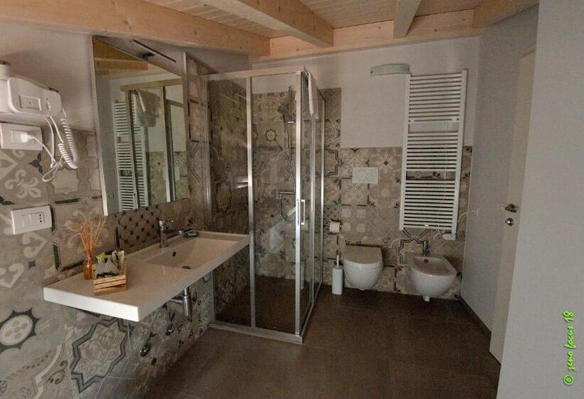 سوییت لوکس, Spagnoi Rooms
