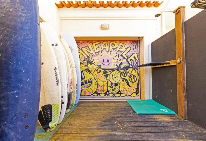 Номер Стандарт Четырехместный Совместный Санузел, Pineapple Surf House
