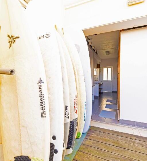 Номер Стандарт Четырехместный Совместный Санузел, Pineapple Surf House