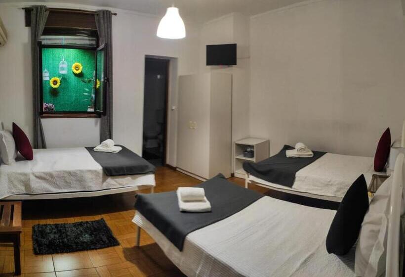 Quarto Triplo Estandar, Alojamento Local Tamega