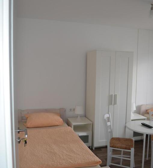 Quarto Estandar, Pension John F Kennedy