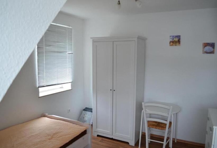Quarto Estandar Individual, Pension John F Kennedy
