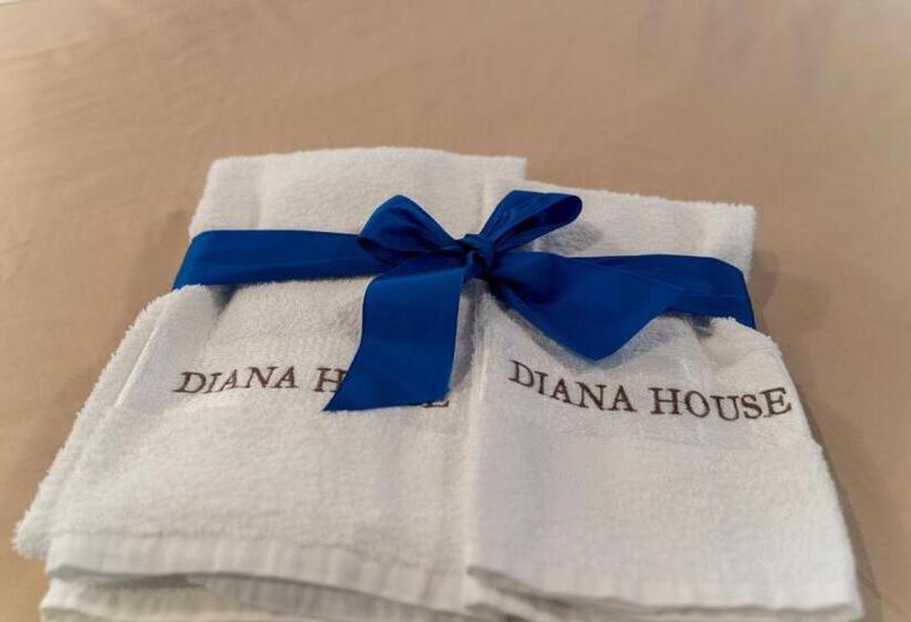 اتاق استاندارد, Diana House