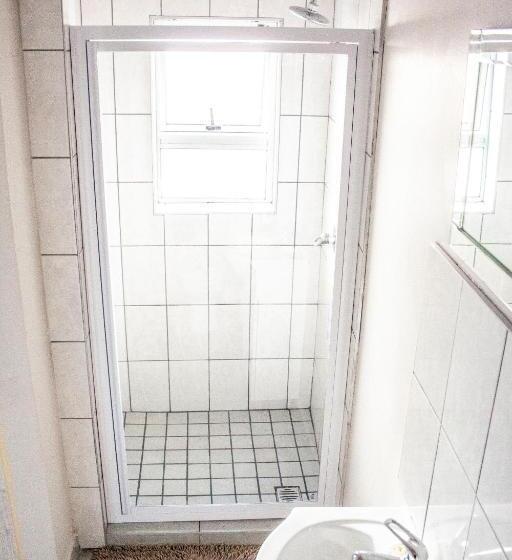 Семейный Номер, Kelzane Self Catering