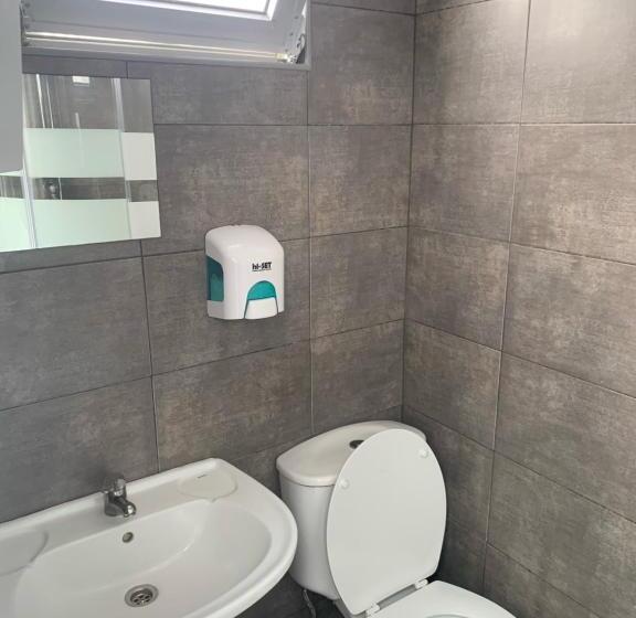 Standard room with outdoor bath, Aloha Hostel