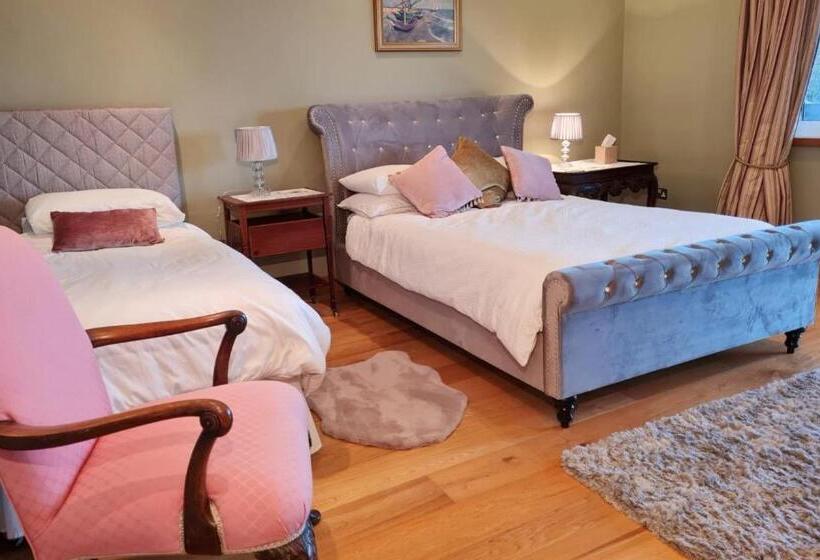 Семейный Номер, Hazelwood Country House