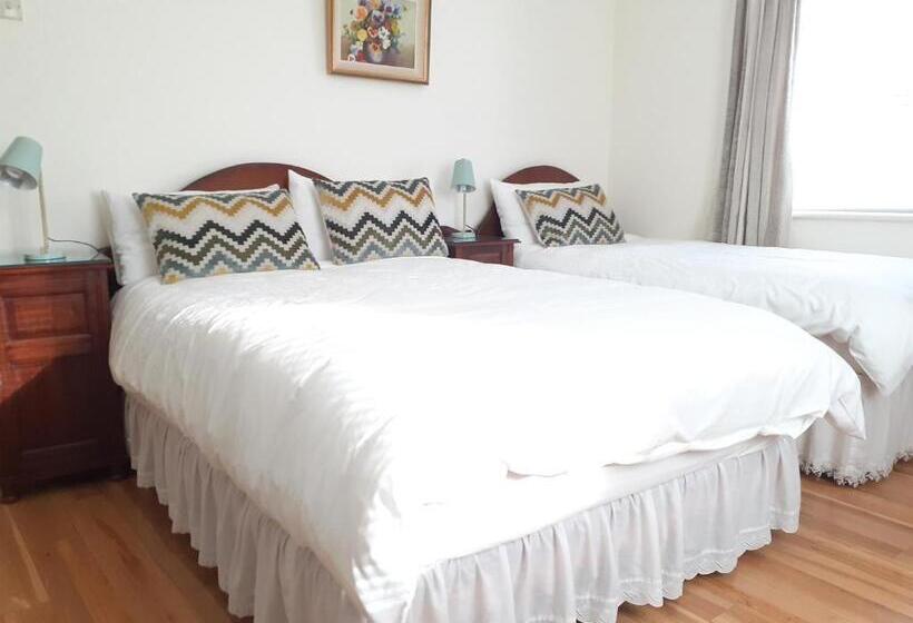 스탠다드 트리픔 룸 공동욕실, Conways B&b
