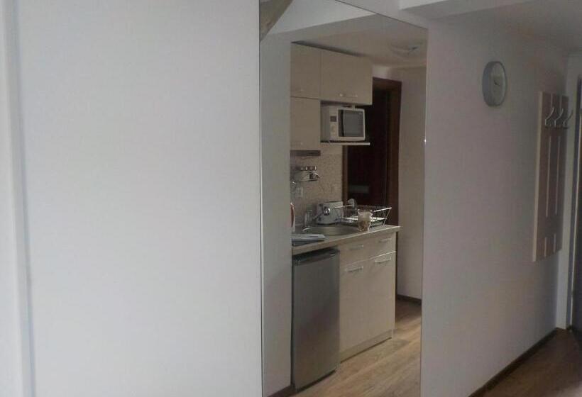 اتاق راحتی سه تخته, Casa Dora