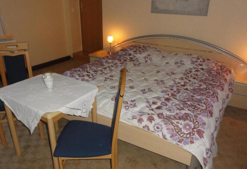 Семейный Номер, Pension Ute