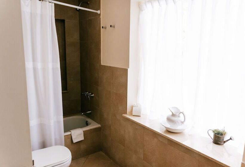 سوییت با چشم‌انداز باغ, Bens L Hôtel Palermo