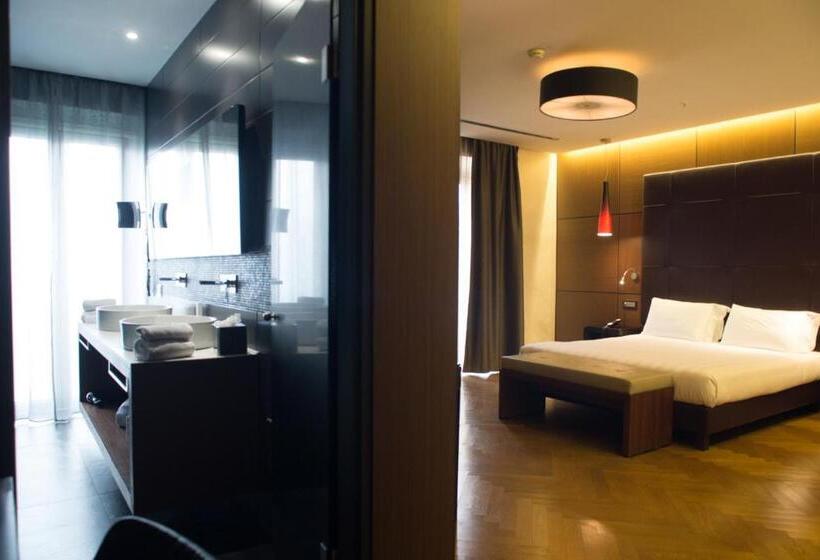 سوییت جونیور, Divina Luxury