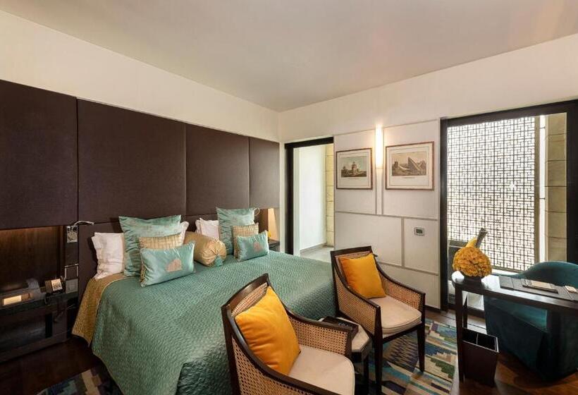 디럭스 스위트 킹 침대, The Lodhi – A Member Of The Leading Hotels Of The World