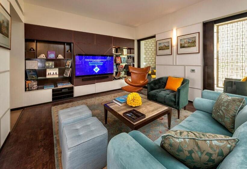 디럭스 스위트 킹 침대, The Lodhi – A Member Of The Leading Hotels Of The World