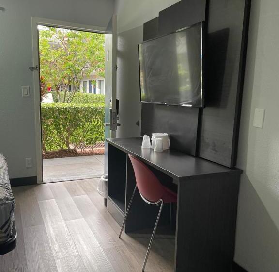 Четырехместный Номер Стандарт, Motel 6 Lantana West Palm Beach, Fl