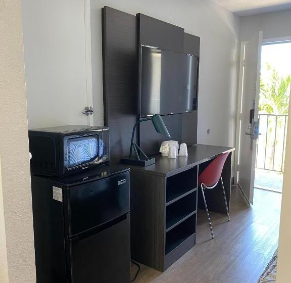 Четырехместный номер Премиум, Motel 6 Lantana West Palm Beach, Fl