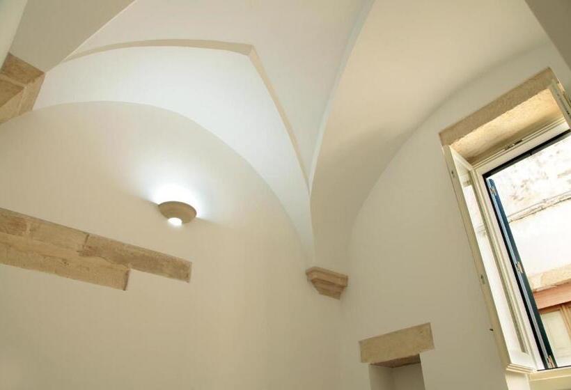 Номер Стандарт, Manipinta B&b