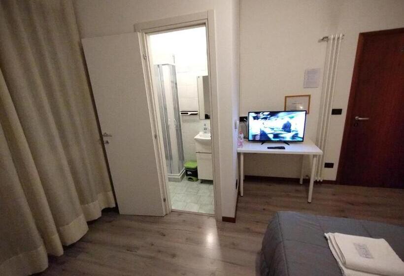 Номер Стандарт с Балконом, Easyroom Schio