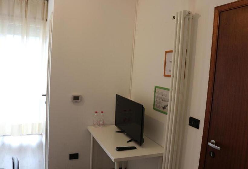 Номер Стандарт с Балконом, Easyroom Schio