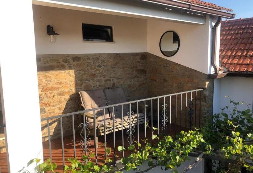 Номер Стандарт, House Of The Three Marias
