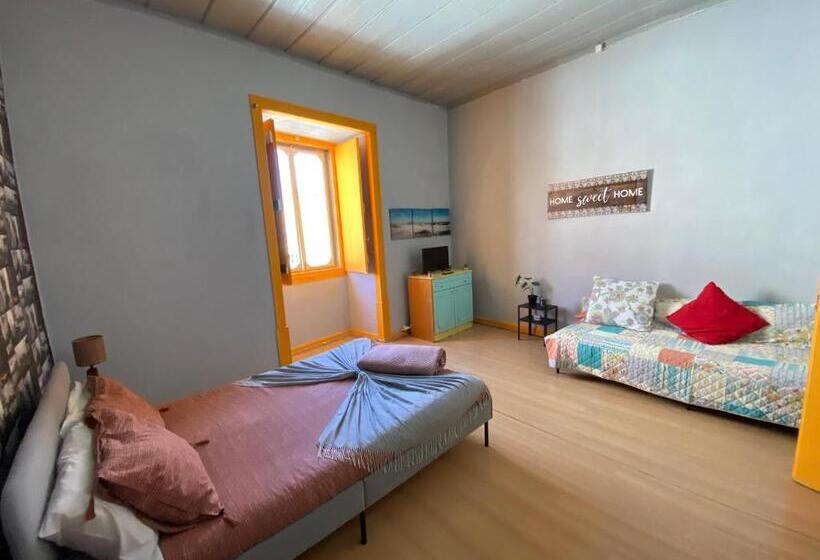 Quarto Triplo Basic, Faroway Hostel