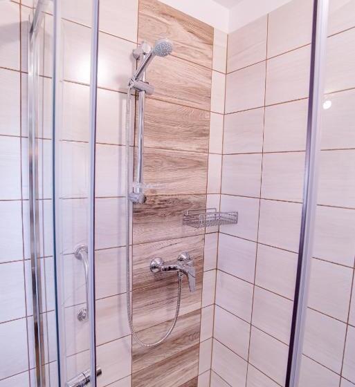 آپارتمان 1 خوابه با تراس, Három A Kislány Panzió