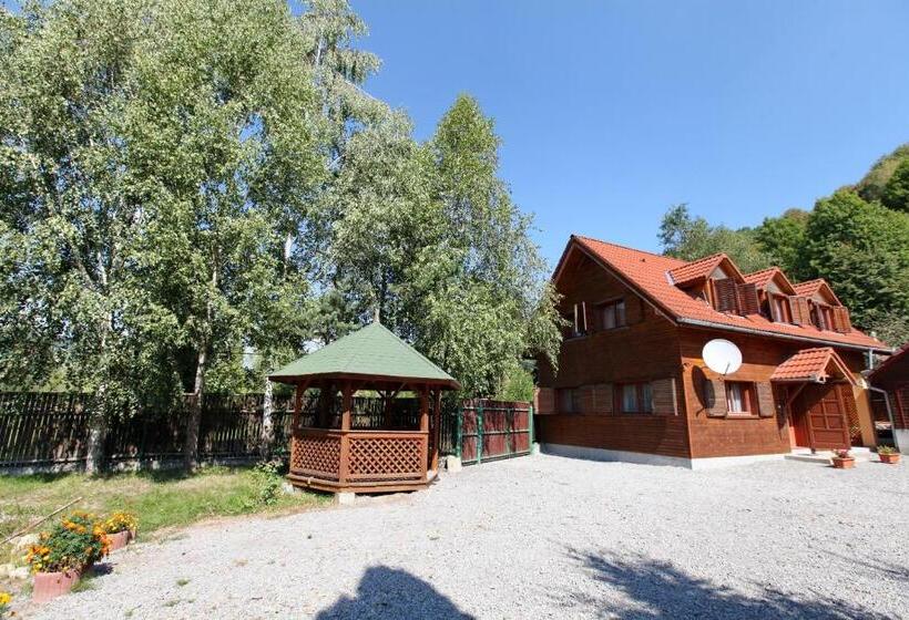 Дом 4 Спальни, Hétvezér Panzió