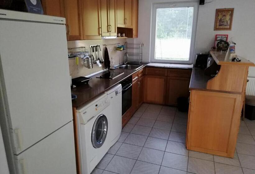 Дом 4 Спальни, Guest House Bojana