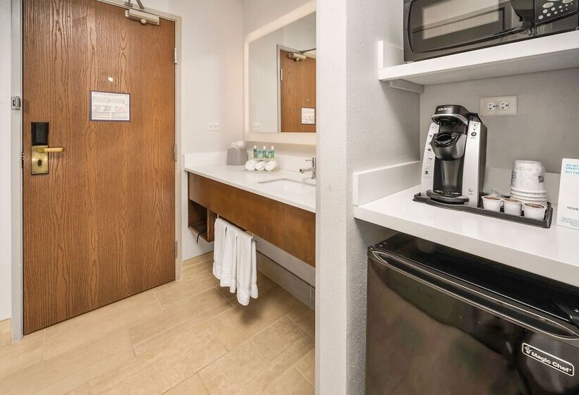 Номер Стандарт, Holiday Inn Express Chicago Northwest Vernon Hills, An Ihg