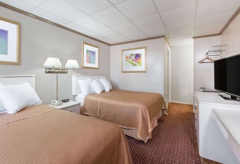 带2个双人床的标准工作室, Travelodge By Wyndham Hershey