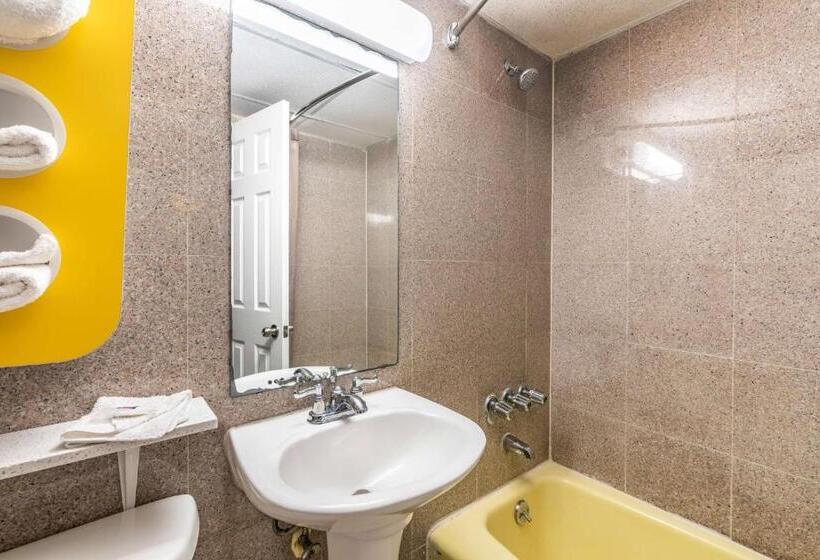 带大床的标准间, Motel 6 elmsford, Ny  White Plains