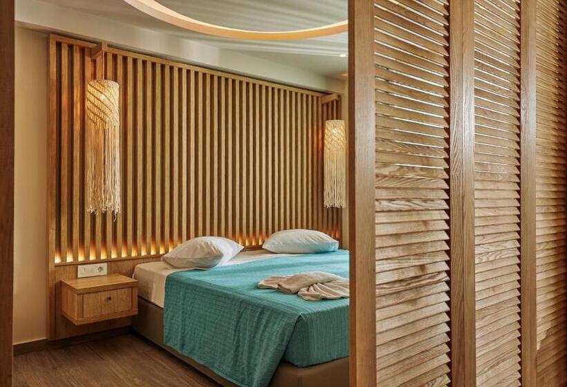 سوییت لوکس, Iniohos Zante Hotel & Suites