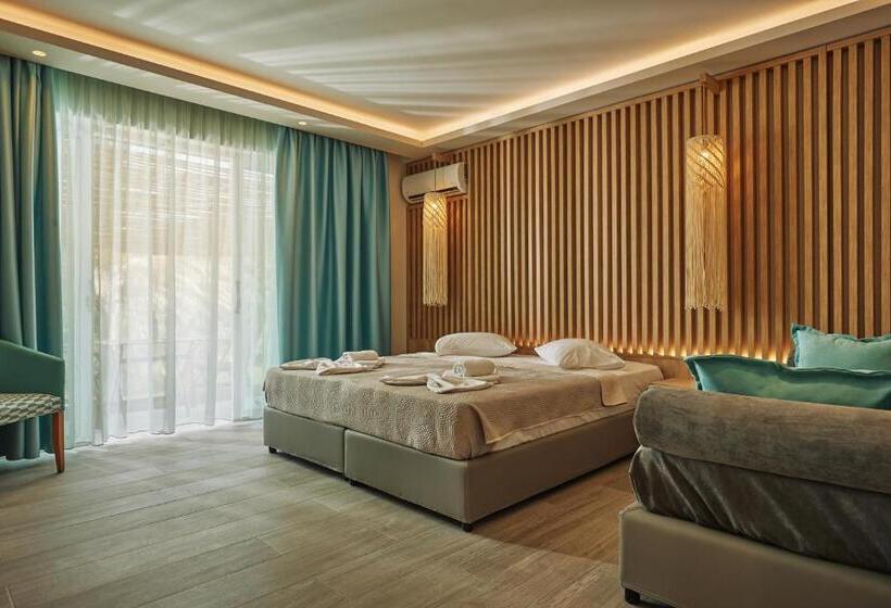 سوییت جونیور با چشم‌انداز استخر, Iniohos Zante Hotel & Suites