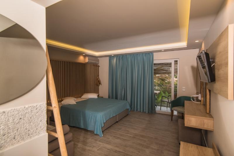 سوییت جونیور با چشم‌انداز استخر, Iniohos Zante Hotel & Suites