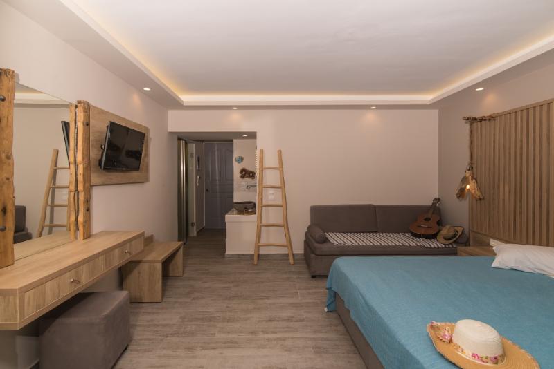 سوییت جونیور با چشم‌انداز استخر, Iniohos Zante Hotel & Suites