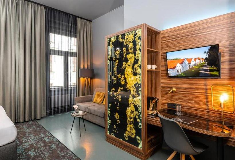 اتاق لوکس سه تخته, Nyx Hotel Prague By Leonardo Hotels