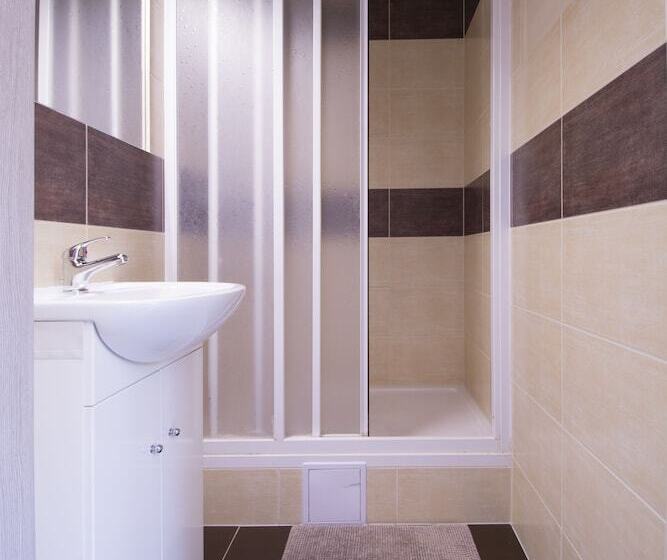 اتاق استاندارد سه نفره, Plus Prague