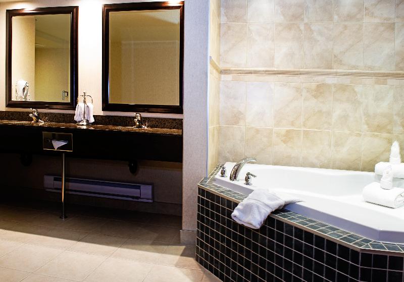 キングサイズベッドのスイートルーム, Holiday Inn Hotel & Suites West Edmonton, An Ihg