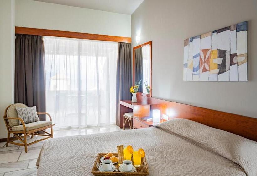 Quarto Estandar, Pavlina Beach