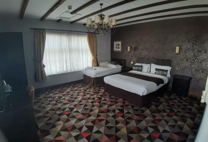 Семейный Номер, Bull Inn