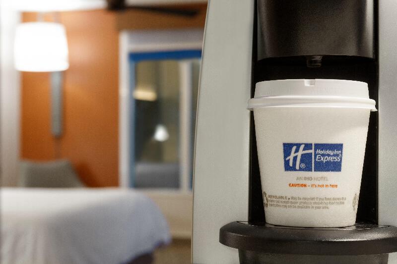 Люкс Адаптированный для Инвалидов, Holiday Inn Express Hotel & Suites Opelika Auburn, An Ihg