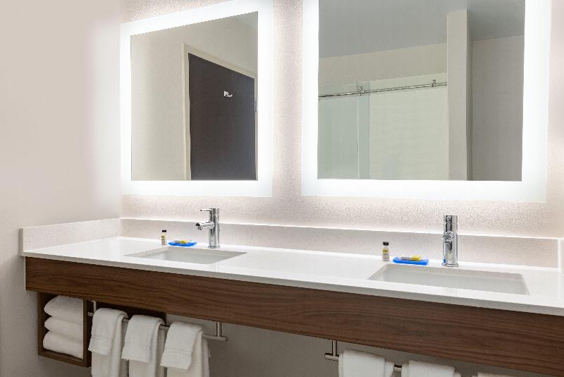Люкс Кровать Кинг, Holiday Inn Express Hotel & Suites Opelika Auburn, An Ihg
