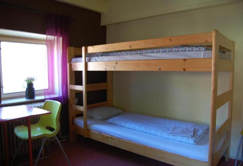 标准四人间共用浴室, Hostel Fléda